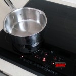 Vas inox pe plita inductie Whirlpool ACM 847 BA