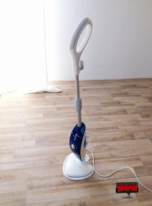 Detaliu aparat de curatat cu abur Philips FC7028-01 in pozitie verticala Aparat de curatat cu abur Philips FC7028-01 in pozitie verticala
