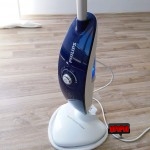 Detaliu aparat de curatat cu abur Philips FC7028-01 in pozitie verticala