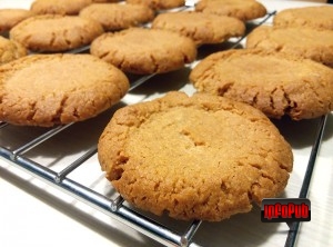 Biscuiti la racit pe grilaj Biscuiti la racit pe grilaj - Reteta biscuiti cu crema de alune si unt de cocos