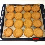 Tava cu biscuiti Tava cu biscuiti - Reteta biscuiti cu crema de alune si unt de cocos
