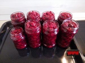 Borcane umplute cu gem de visine Borcane umplute cu gem de visine