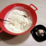 Castron faina si drojdie saratele cuseminte de chimen si unt