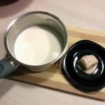 Dizolvare drojdie in lapte saratele cu seminte de chimen si unt
