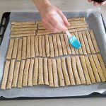 Ungere cu ou - saratele cu seminte de chimen si unt
