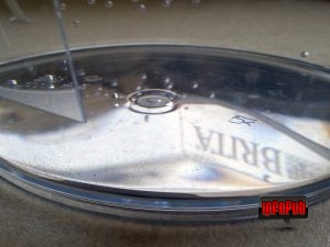 Resturi de carbune pe fundul canii - Cartus Brita Maxtra Plus