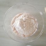 Se adauga faina - Reteta paine de casa