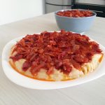 Fasole Batuta si Ceapa Calita si Paste de Tomate in Farfurie