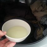 Adaugare detergent din castane realizat manual direct in cuva masinii
