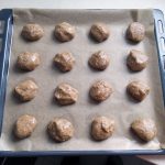 Aranjare in tava biscuiti de post cu cafea si fulgi de ovaz