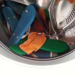 Prima tura de rufe spalate cu detergent din castane realizat manual