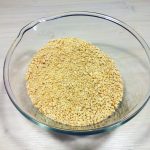 Biscuiti macinati in bol - Reteta Salam de Biscuiti cu Cacao si Cocos