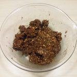 Ingrediente amestecate - Reteta Salam de Biscuiti cu Cacao si Cocos