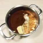 Ingrediente pentru sos de ciocolata in cratita - Salam de Biscuiti cu Cacao si Cocos