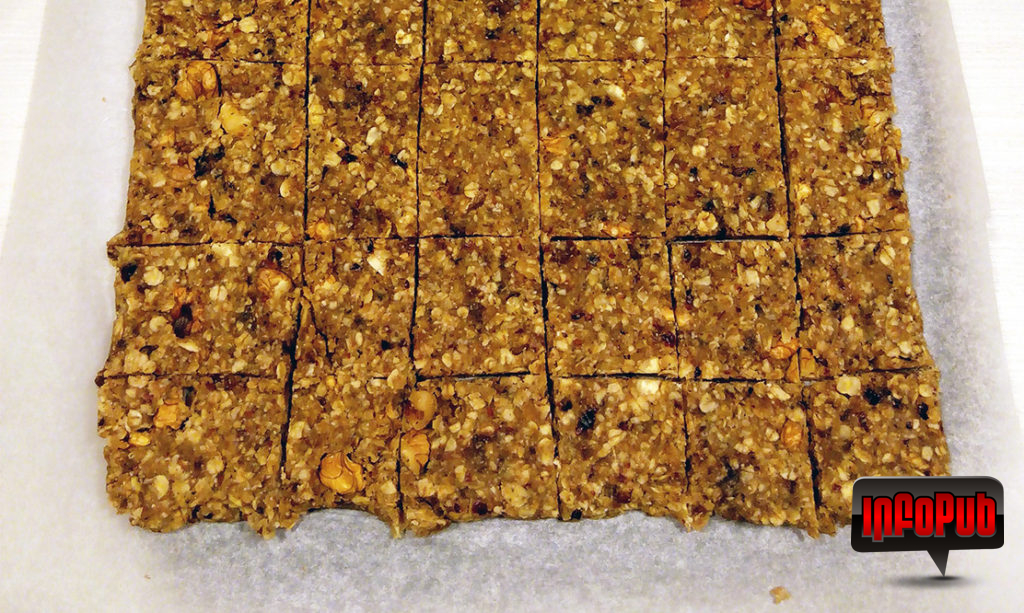 Batoane raw vegane fara gluten din seminte si fructe deshidratate