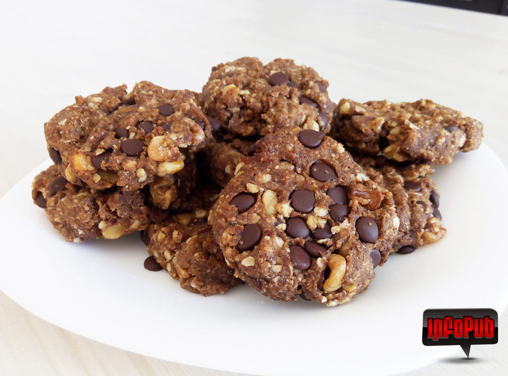 Biscuiti Vegani Integrali cu Seminte Nuci si Ciocolata Biscuiti Vegani Integrali cu Seminte Nuci si Ciocolata