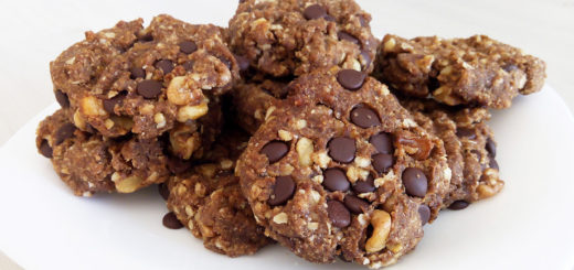 Biscuiti Vegani Integrali cu Seminte, Nuci si Chipsuri de Ciocolata