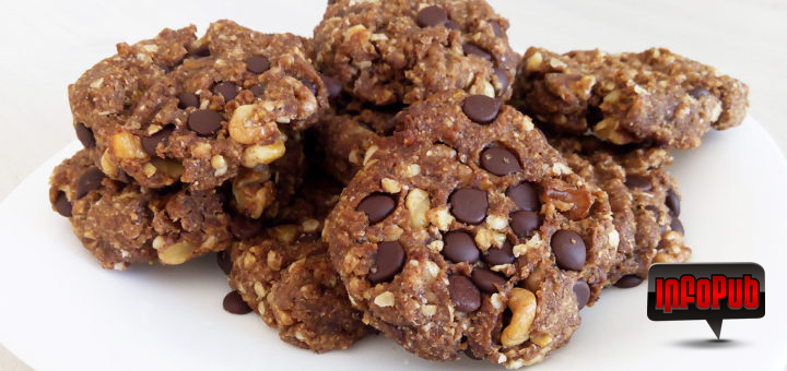 Biscuiti Vegani Integrali cu Seminte, Nuci si Chipsuri de Ciocolata