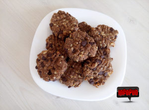 Biscuiti Vegani Integrali cu Seminte Nuci si Ciocolata Biscuiti Vegani Integrali cu Seminte Nuci si Ciocolata